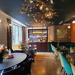 Elsa, Hotel Paris