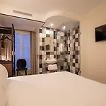 Elsa, Hotel Paris