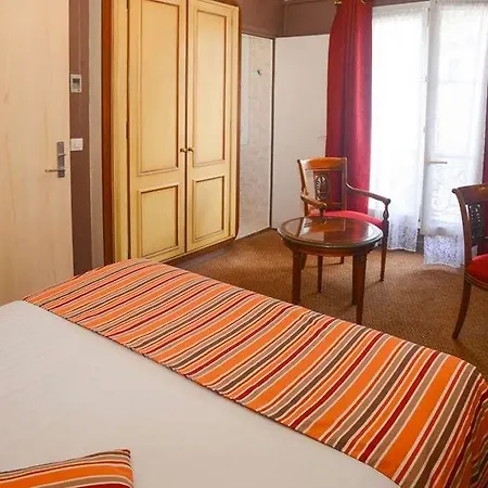 Elsa, Hotel