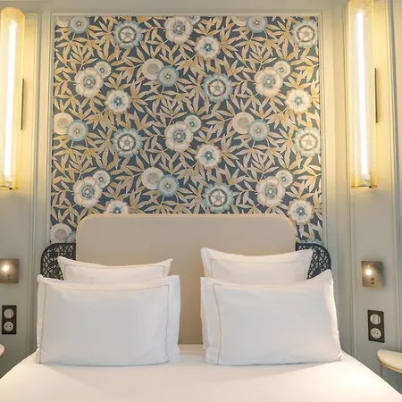 Elsa, Hotel Paris