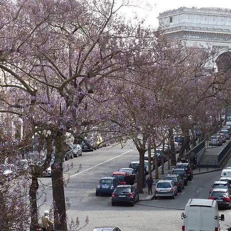 Elsa, Szálloda Párizs