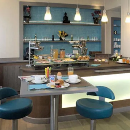 Elsa, Hotel Parijs